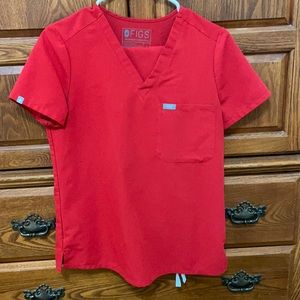 Figs Catarina Top in Winning Red